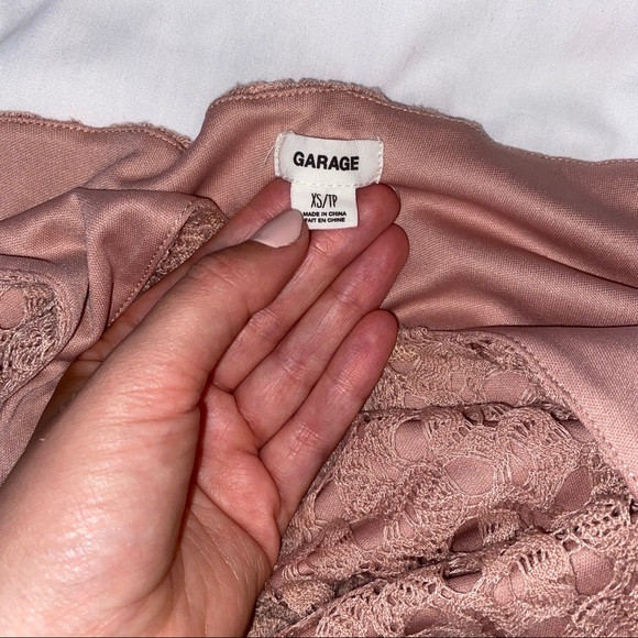 🌴 GARAGE Dusty Rose Crochet Halter Crop Top 🌴 - Picture 6 of 6